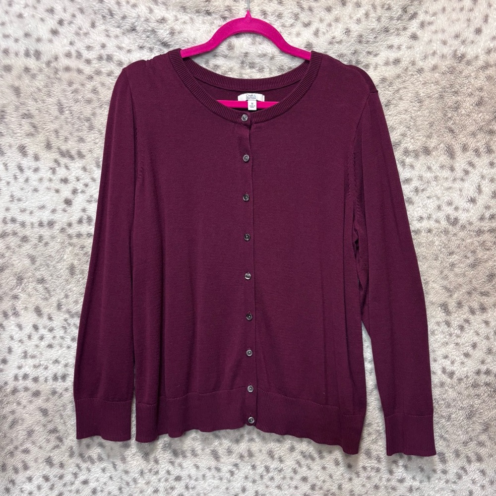 CROFT & BARROW BURGUNDY BUTTON DIWN CARDIGAN